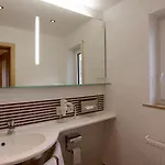 Goldener Adler בית הארחה 3*